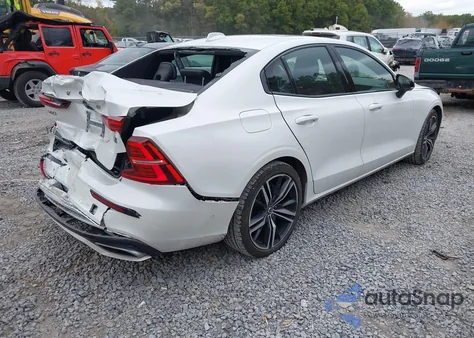 2022 Volvo S60 B5 Black Edition R-Design/B5 R-Design from USA, damaged, VIN 7JRL12TM7NG161966
